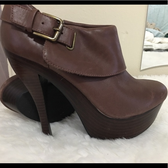 Auri Marilyn Platform Bootie - Picture 6 of 8